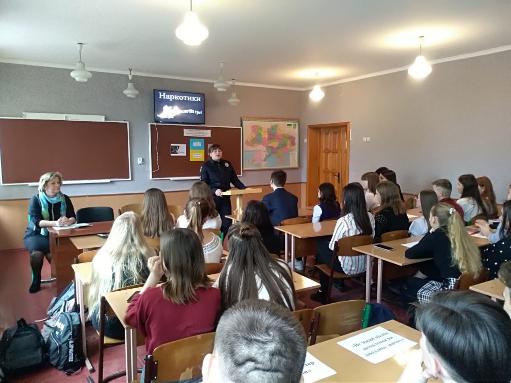 У Любарській гімназії №1 провели заняття на тему"Майбутнє України без наркотиків"
