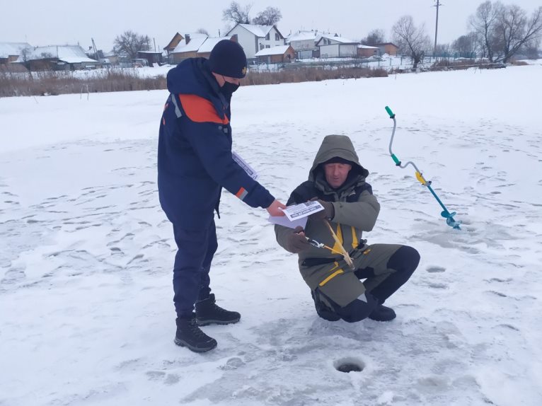 Безпечна крига та правила зимової риболовлі: роз’яснення любарських рятувальників