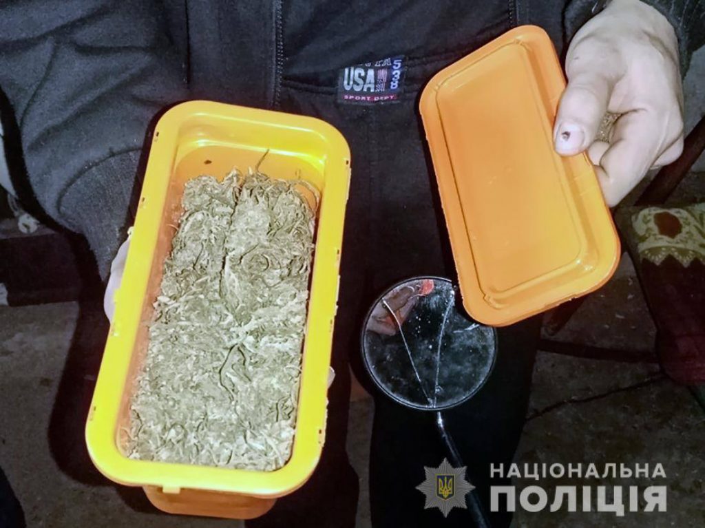 На Любарщині правоохоронці виявили у «домашнього скандаліста» наркотики