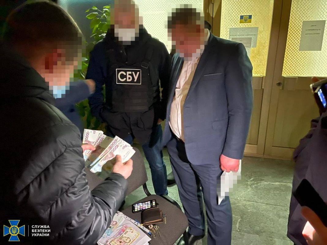 СБУ затримала на хабарі директора Департаменту охорони здоров’я Житомирської облдержадміністрації