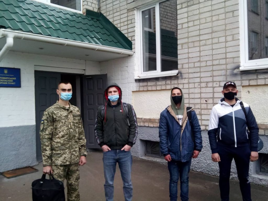 Троє юнаків з Любарщини відправилися на строкову військову службу