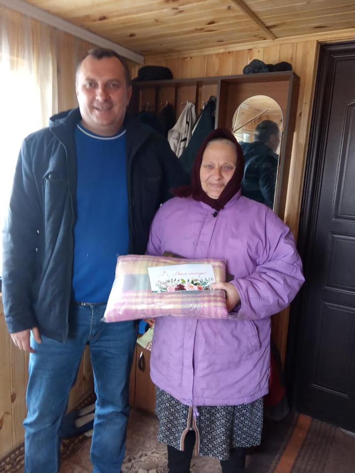 Матері-героїні Любарської громади отримали подарунки від депутата обласної ради Ігоря Ходака