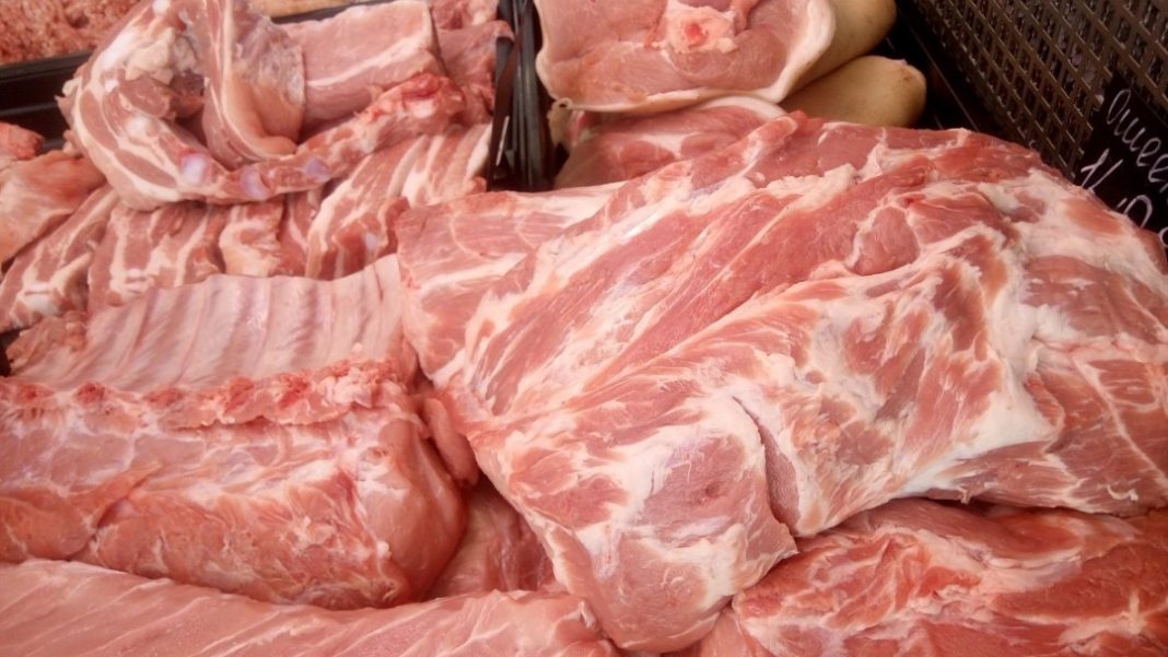 М'ясо для дитсадків без документів: прокуратура оскаржує договір