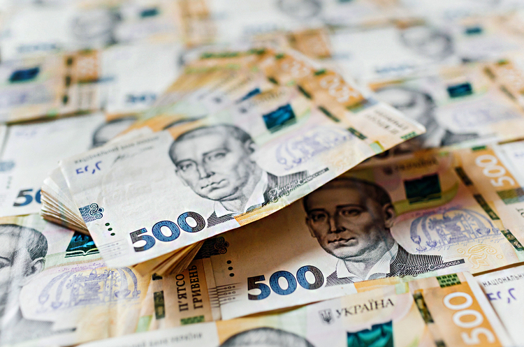 Українці несуть гроші у банки: депозитів побільшало, а кредитів менше