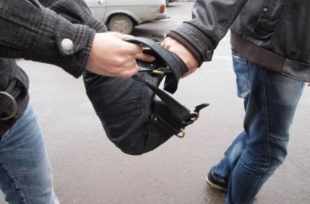 Любарські поліцейські встановили причетних до грабежу вінничанина