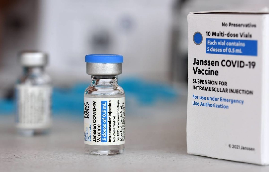 В Україну доставили 100 тис. доз вакцини проти COVID-19 від "дочки" Johnson & Johnson