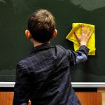 Поняття "рашизм" та як діяти під час обстрілу: в Україні оновили шкільну програму у зв’язку з війною