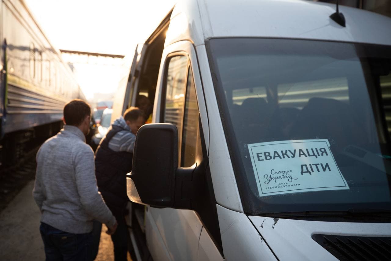 В Україні можуть позбавляти батьківських прав за відмову від обов’язкової евакуації