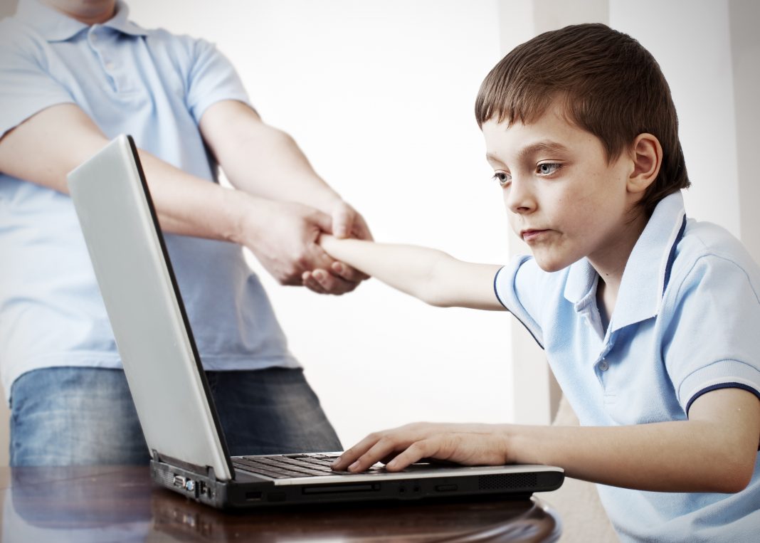 Як захистити школярів у кіберпросторі під час онлайн-навчання: поради Держспецзв’язку