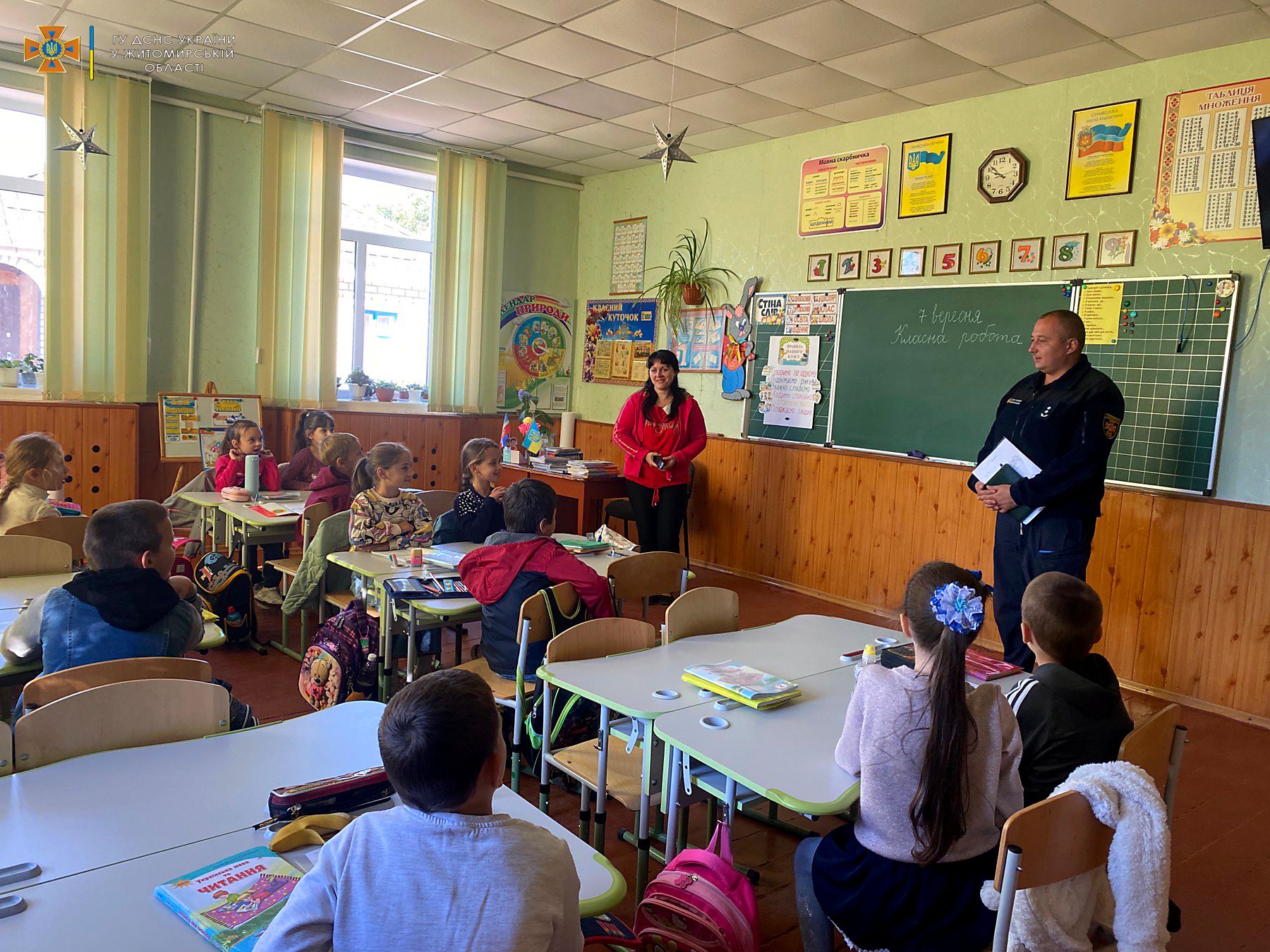 Рятувальники Житомирщини проводять для учнів та вчителів «Єдиний урок з безпеки»