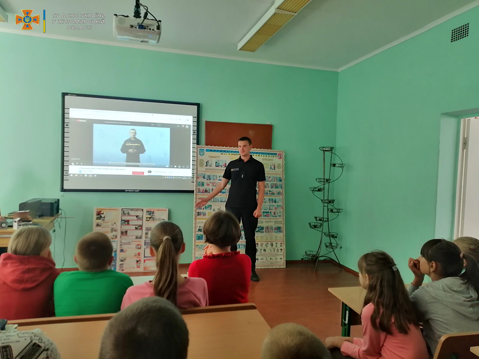 Рятувальники Житомирщини проводять для учнів та вчителів «Єдиний урок з безпеки»
