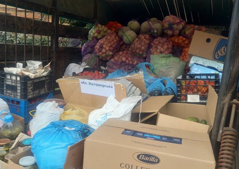 Жителі Любраської громади зібрали продукти харчування для військового шпиталю