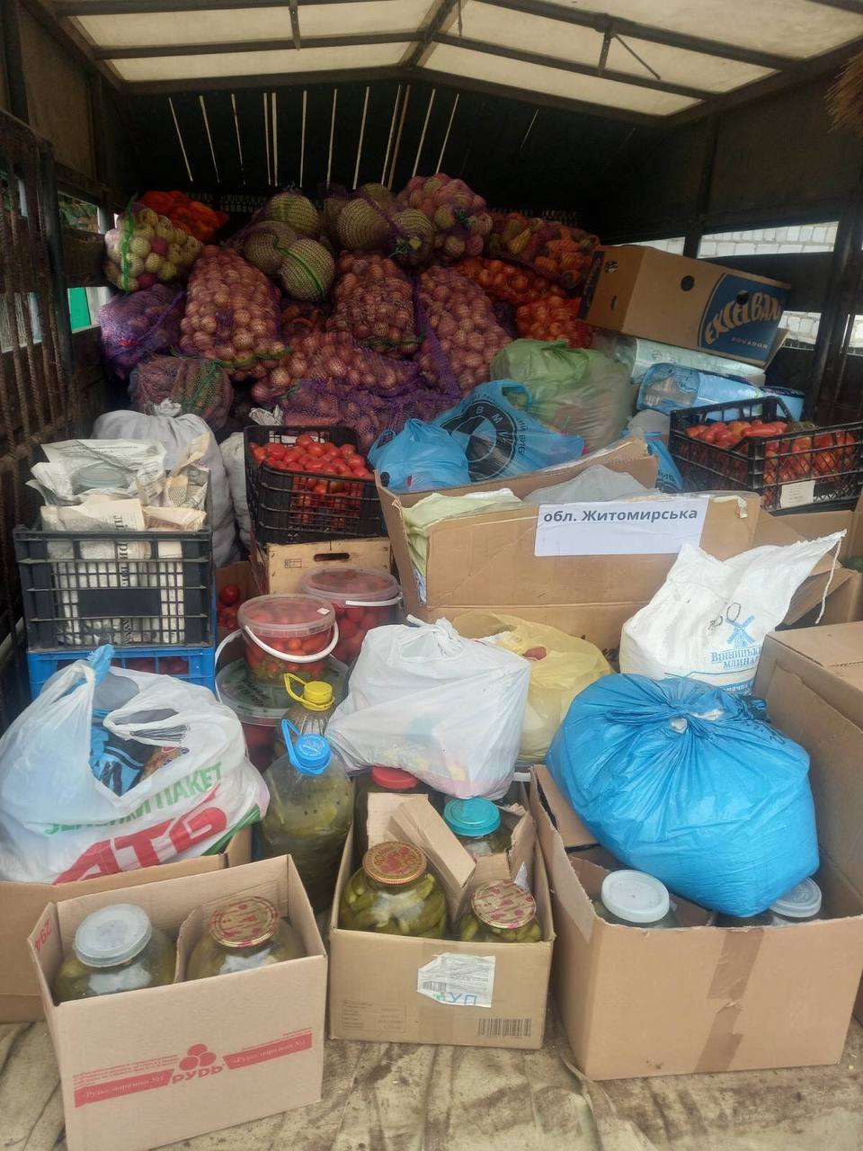 Жителі Любраської громади зібрали продукти харчування для військового шпиталю