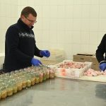 Майже 15 000 банок м'ясних консервів для військових ЗСУ виготовили за пів року двоє любарчан на Житомирщині