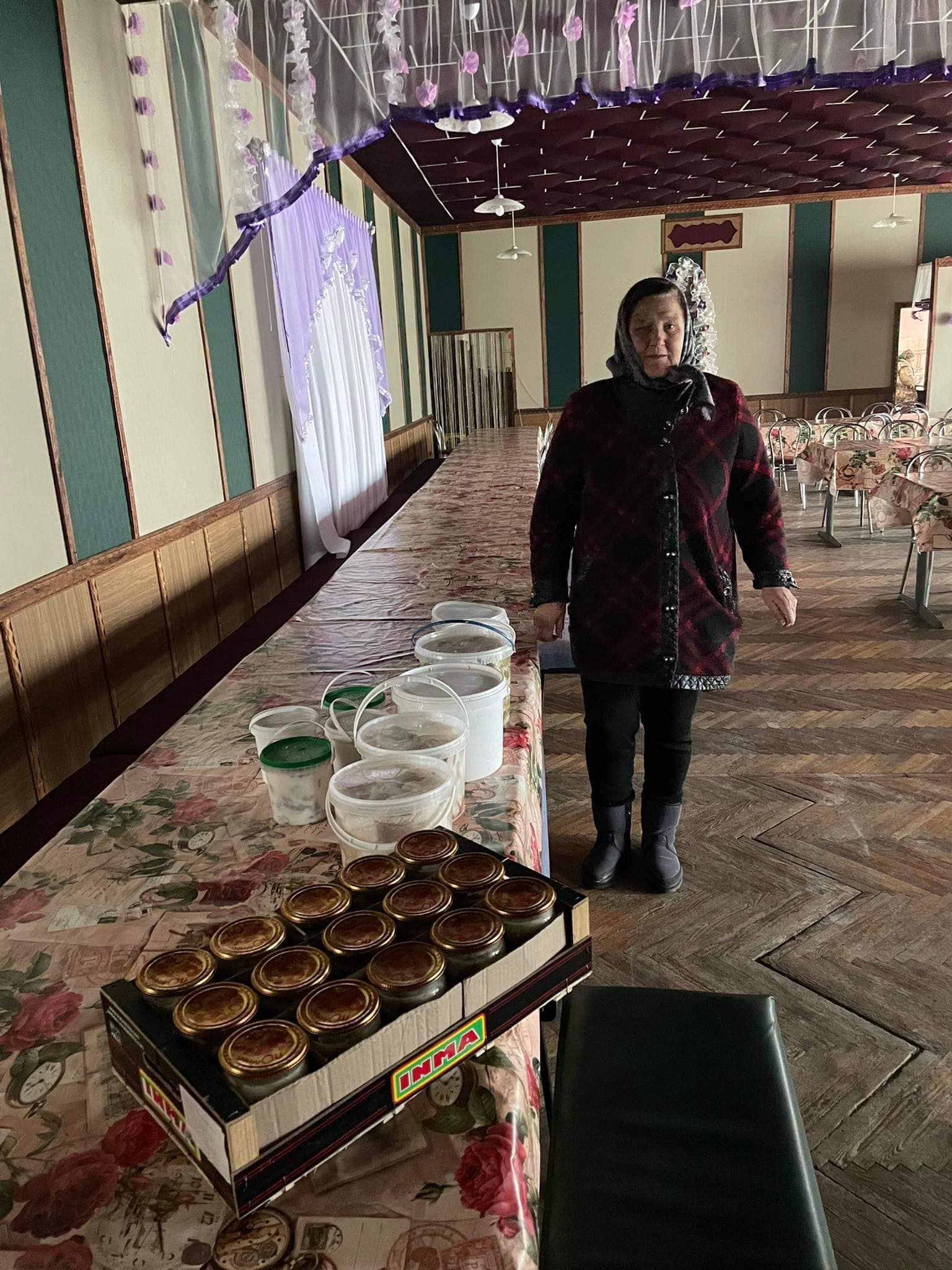 Любарщина: жителі громади передали воїнам харчі