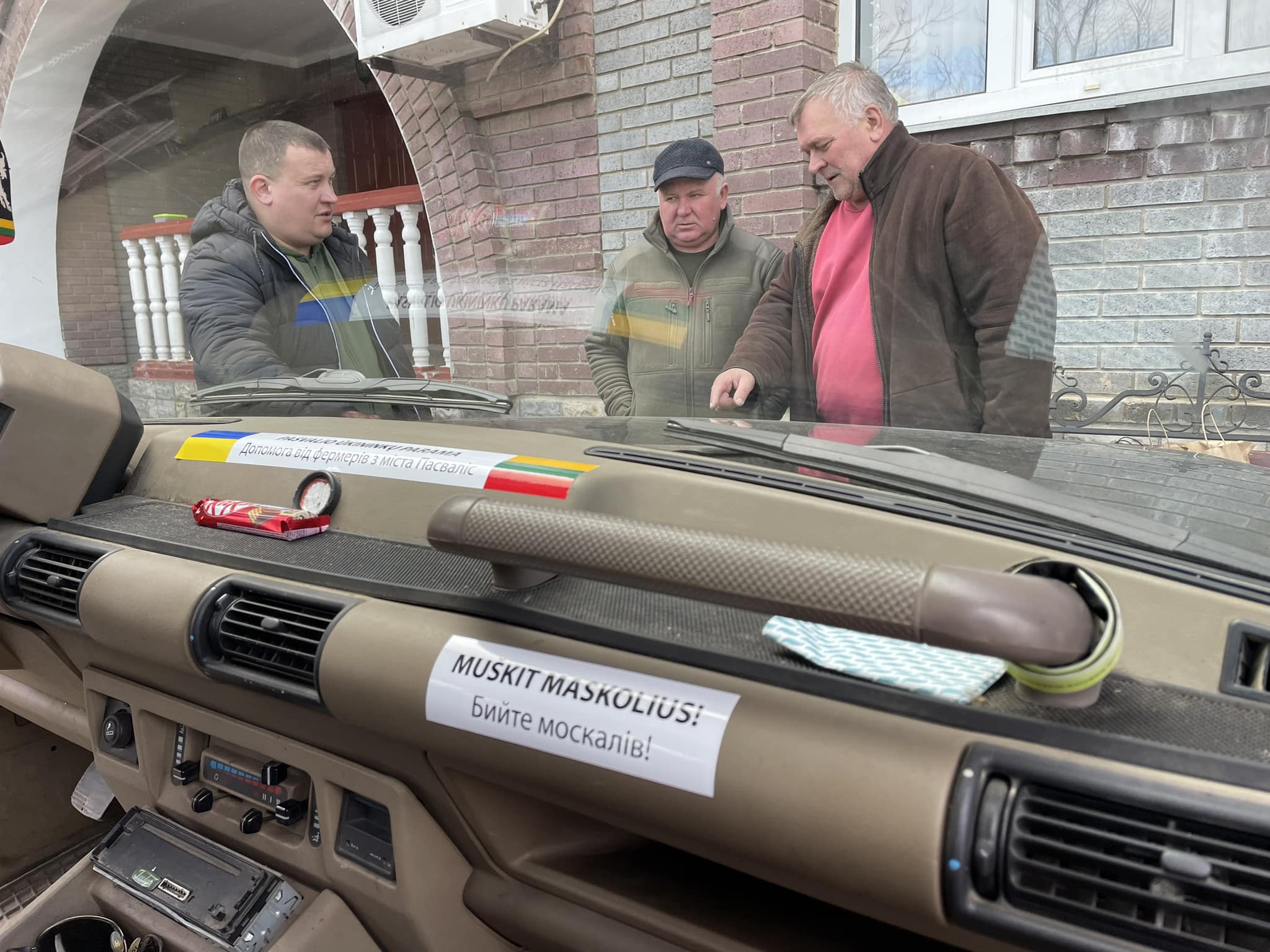 Фермери з Пасвалісу придбали авто для військових ЗСУ