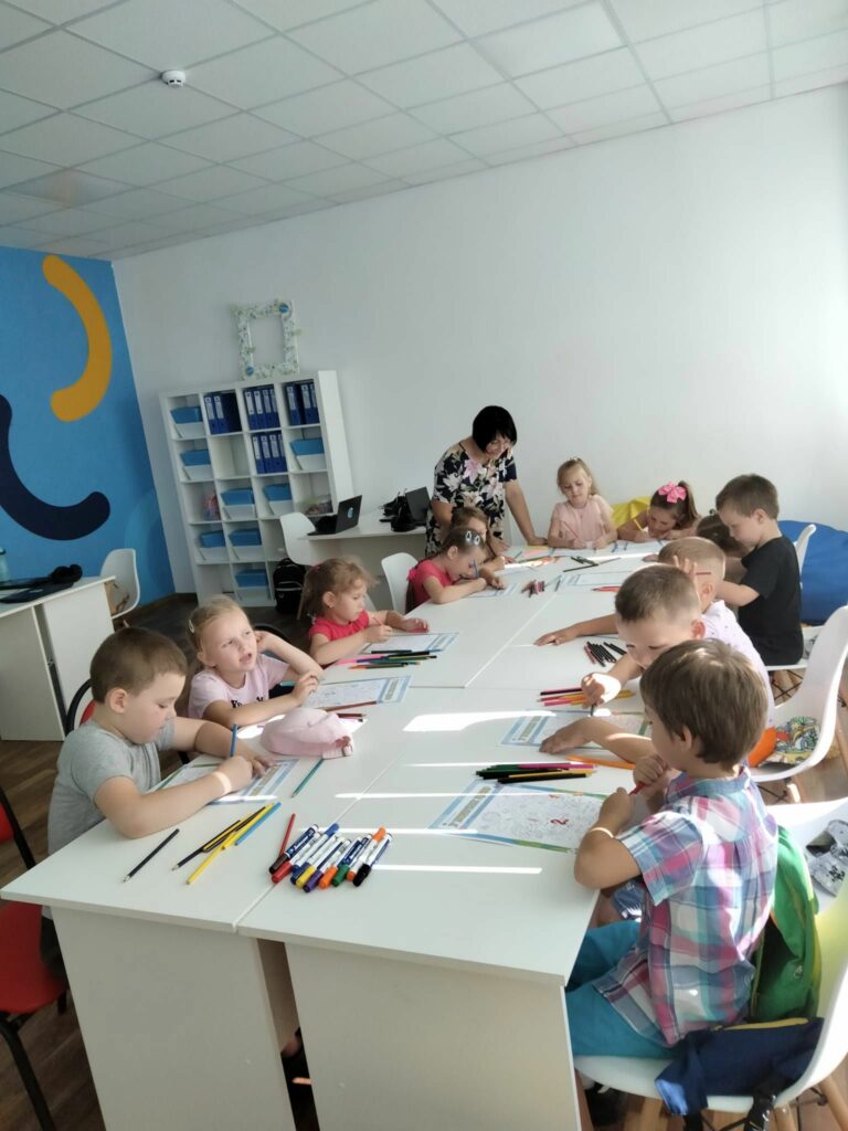 На базі навчальних закладів Житомирщини вже працює 15 STEM-hubів для дітей