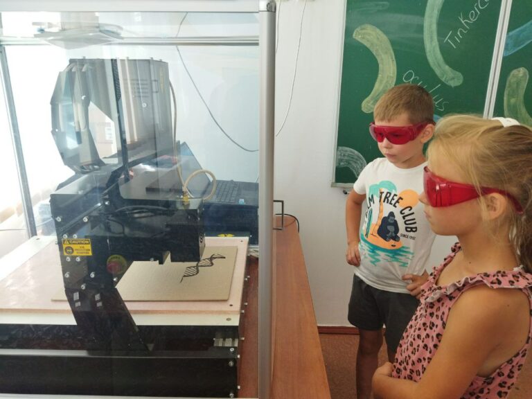 На базі навчальних закладів Житомирщини вже працює 15 STEM-hubів для дітей