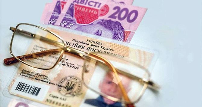 Пенсії доведуть до 30-50% середньої зарплати: Шмигаль анонсував у 2024 році реформу та індексацію