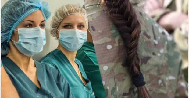 У МОЗ розповіли, хто з жінок-медиків, які встали на військовий облік, не зможе виїжджати за кордон