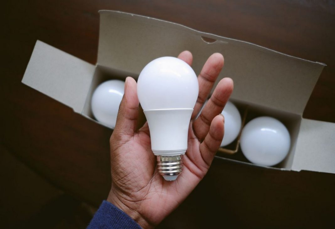 пенсіонери зможуть безкоштовно отримати додатково по 5 світлодіодних ламп