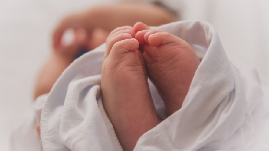 На Житомирщині судили жінку, яка покусала свою 6-місячну дитину