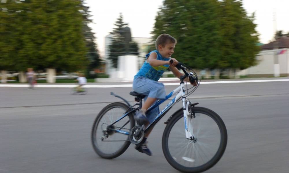 Поліція закликає дорослих нагадати дітям правила безпечного користування велосипедом