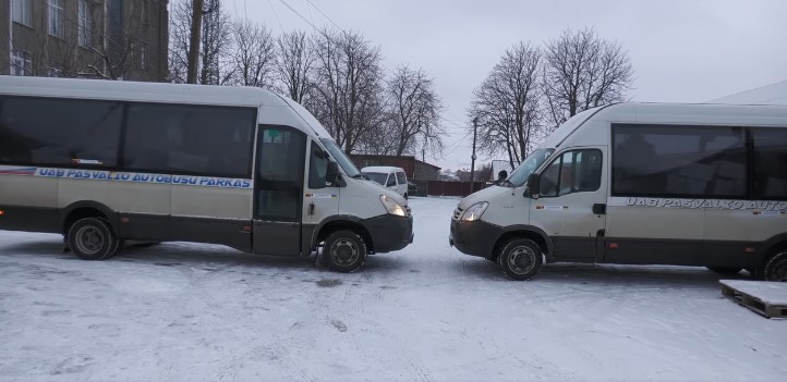 Любарська громада отримала 2 шкільні автобуси від громади Пасваліса