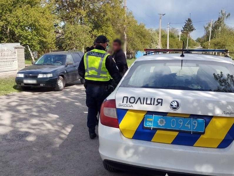 П'яний водій давав 10 тисяч гривень хабаря поліцейським на Любарщині