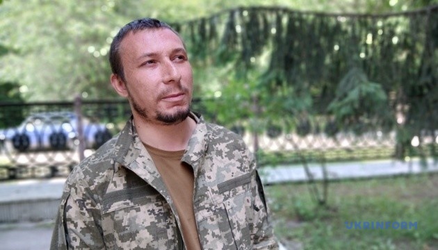 Від кордону до лікарні його везла швидка: морський піхотинець Владислав Петренко повернувся з полону