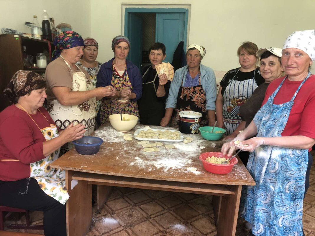 Волонтерська робота працівників культури Любарської громади: постійна допомога ЗСУ