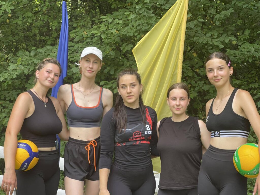 Команда"БезвікСлуч" здобула бронзу на обласному турнірі з паркового волейболу