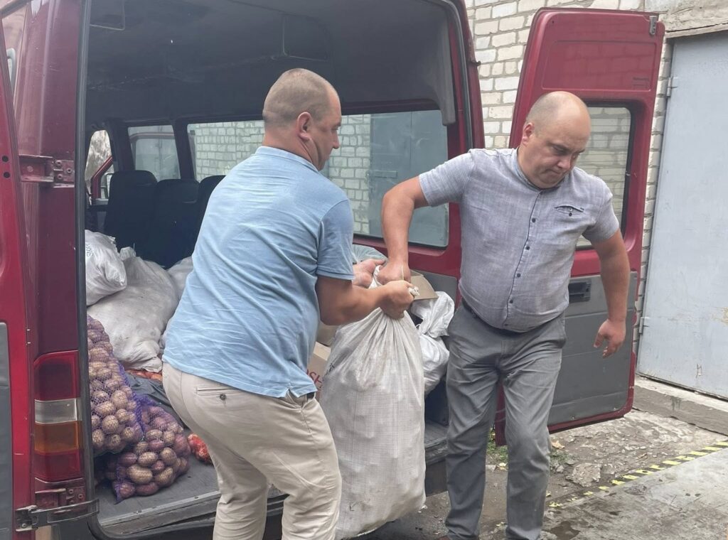 Партію волонтерської допомоги відправили з Любарщини на підтримку військових