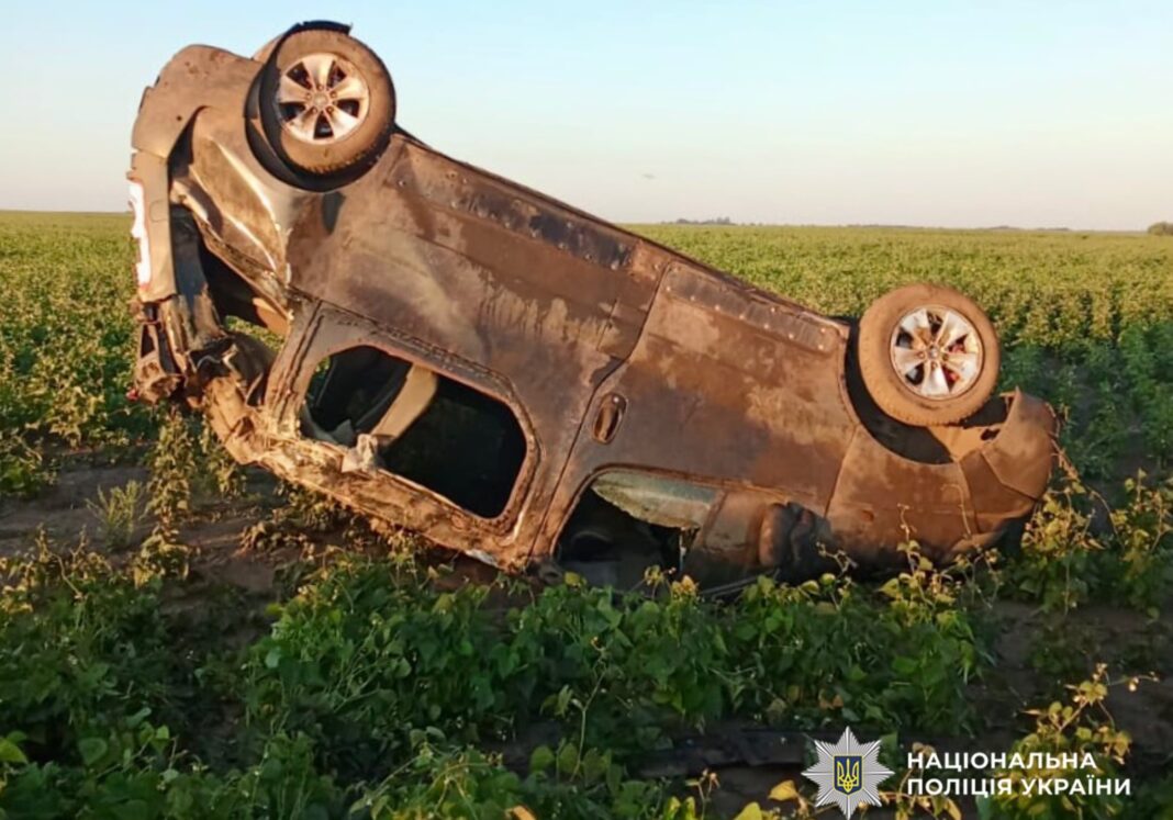 ДТП поблизу Любара: автомобіль перекинувся, водій загинув