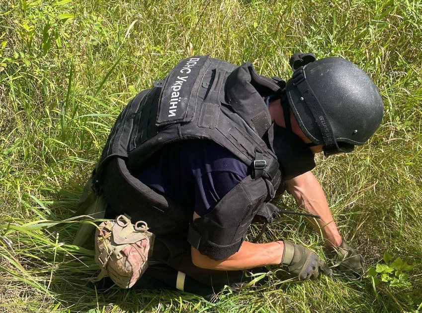 Артилерійський снаряд знайшли в посадці у Филинцях на Любарщині: працювали піротехніки