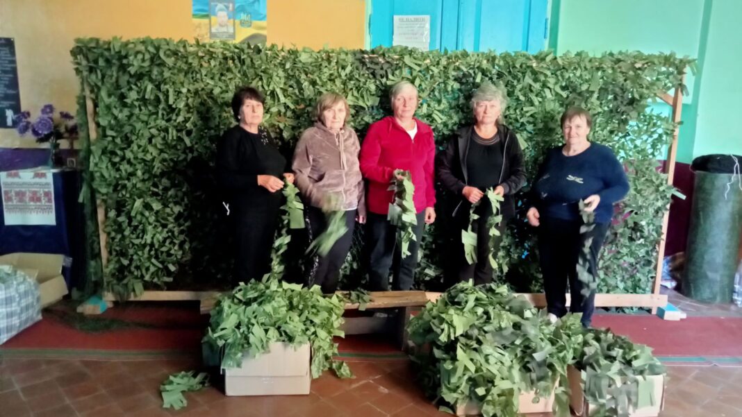 Волонтерство працівників закладів культури Любарщини: відправки, збори, сітки, заготівля