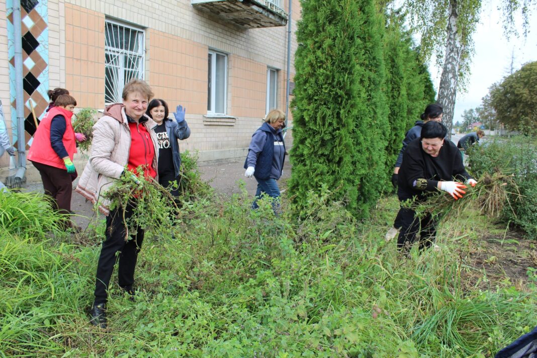 У Любарській громаді провели масштабні прибирання