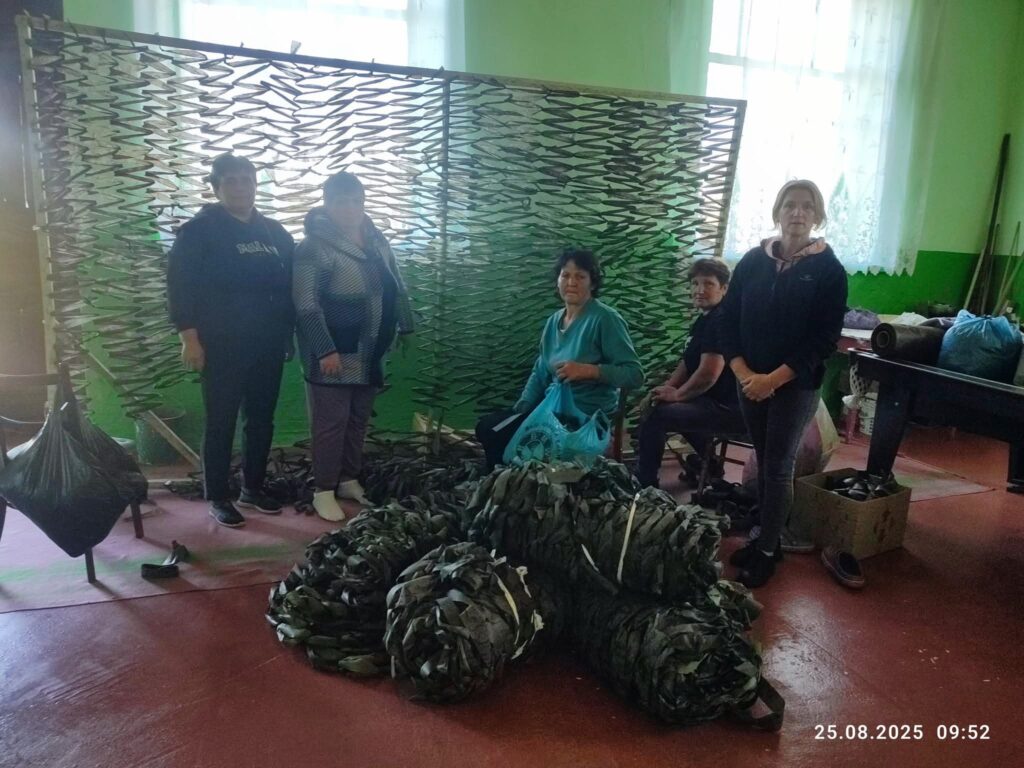 Волонтери з Авратина і Кириївки передали на фронт 12 масксіток і знову збирають донати на основу