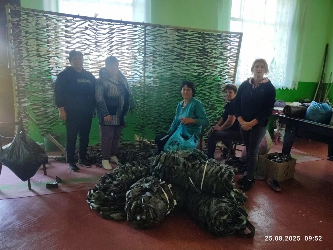 Волонтери з Авратина і Кириївки передали на фронт 12 масксіток і знову збирають донати на основу