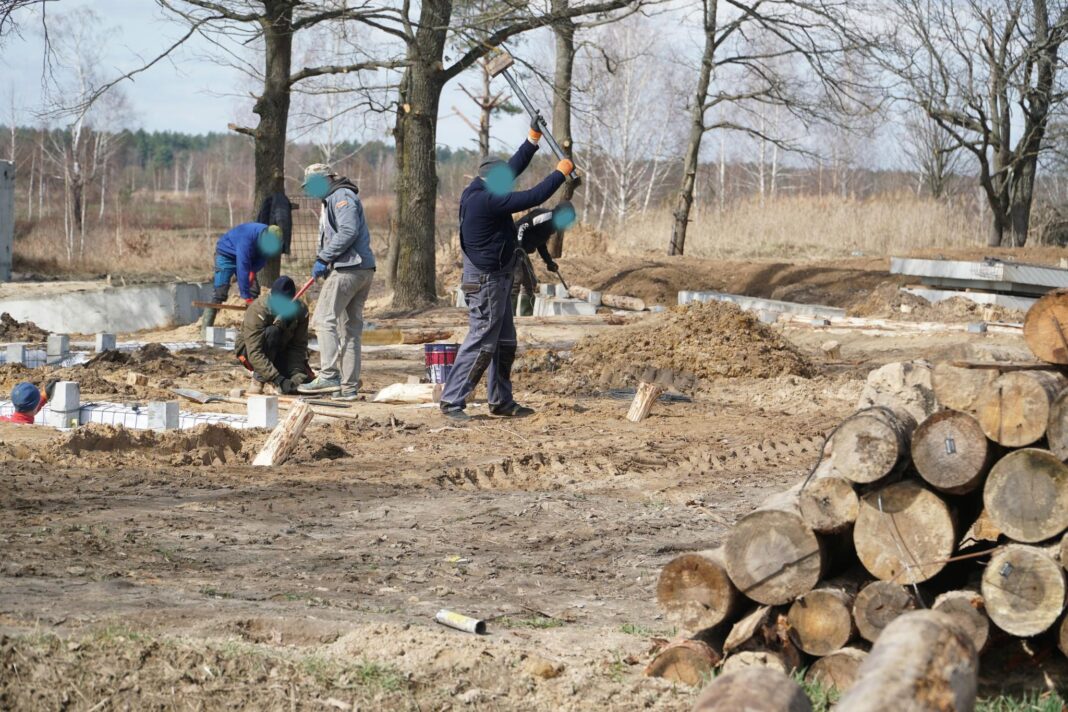 Набір людей на роботи з будівництва захисних фортифікаційних споруд