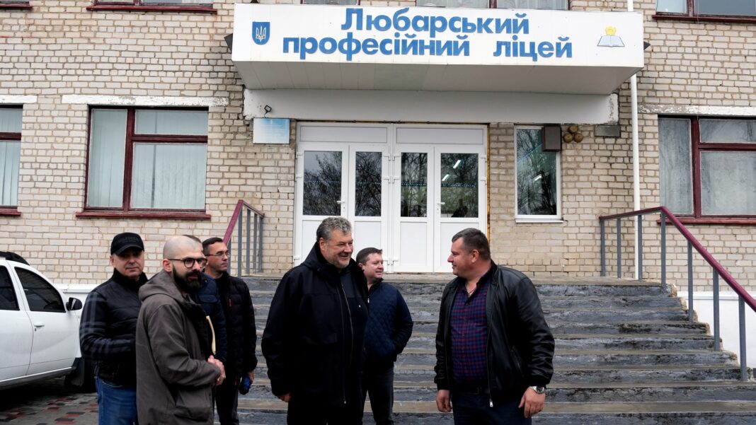 Любарщину відвідав начальник Житомирської ОВА: оглянув місцеве підприємство і навчальні заклади Любарщину відвідав начальник Житомирської ОВА: оглянув місцеве підприємство і навчальні заклади