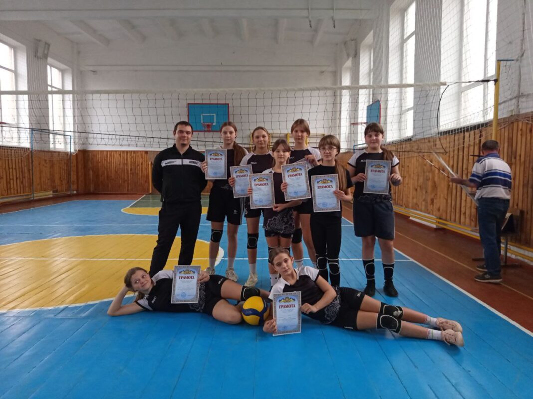 Змагання з волейболу «Пліч-о-пліч» серед дівочих команд 5–9 класів Змагання з волейболу «Пліч-о-пліч» серед дівочих команд 5–9 класів