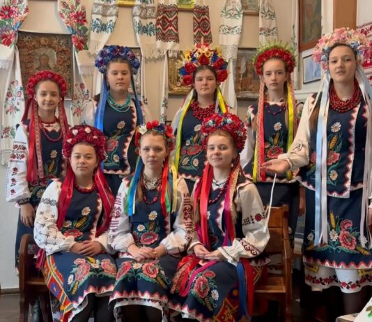 Гурт “Срібні голоси” Березівської гімназії здобув ІІІ місце в обласному фестивалі обрядового піснеспіву Гурт "Срібні голоси" Березівської гімназії здобув ІІІ місце в обласному фестивалі обрядового піснеспіву