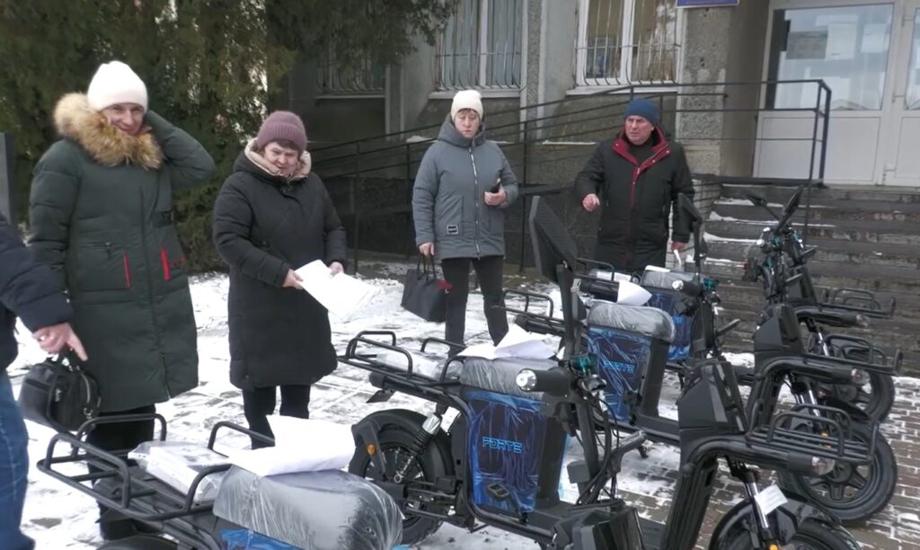 Чотири скутери придбано для соцпрацівників у Любарській громаді