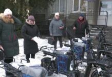 Чотири скутери придбано для соцпрацівників у Любарській громаді Чотири скутери придбано для соцпрацівників у Любарській громаді