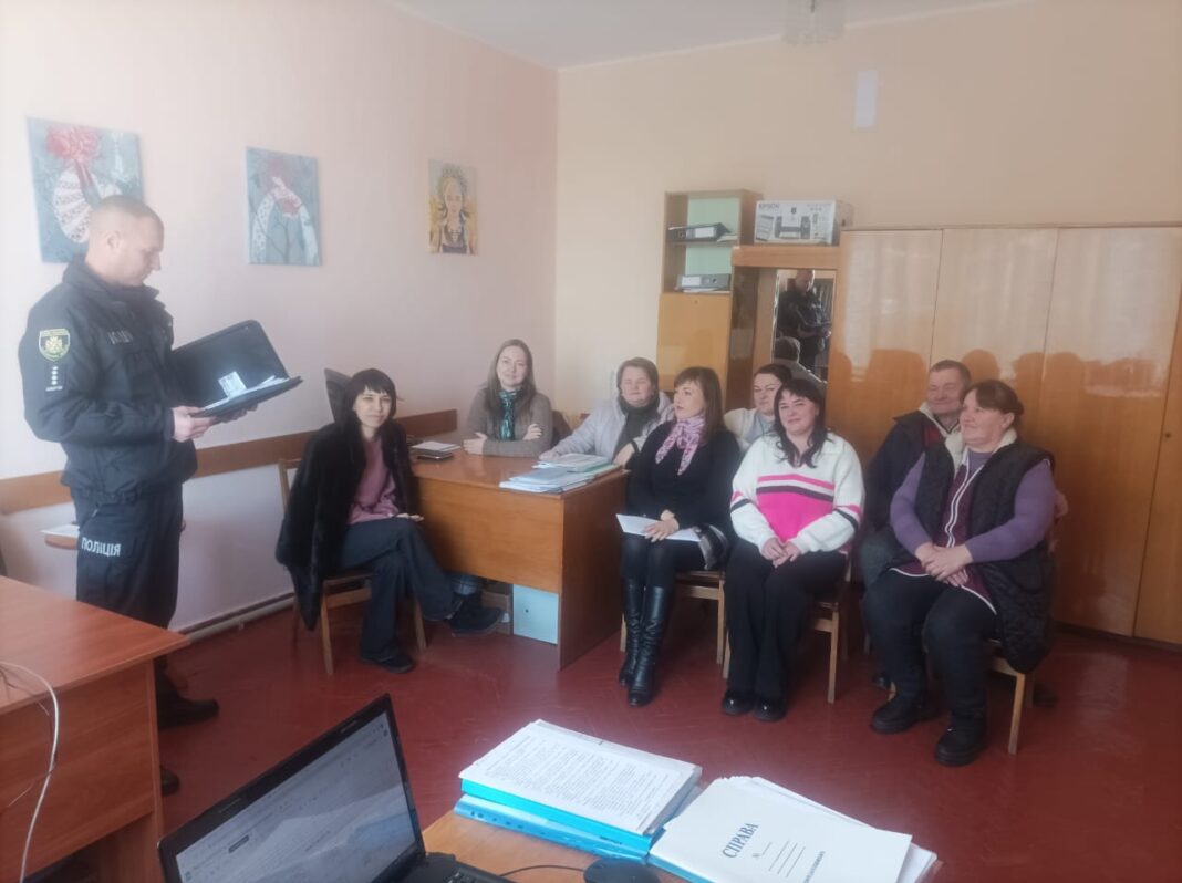 Дільничний офіцер Любарщини звітував перед громадою